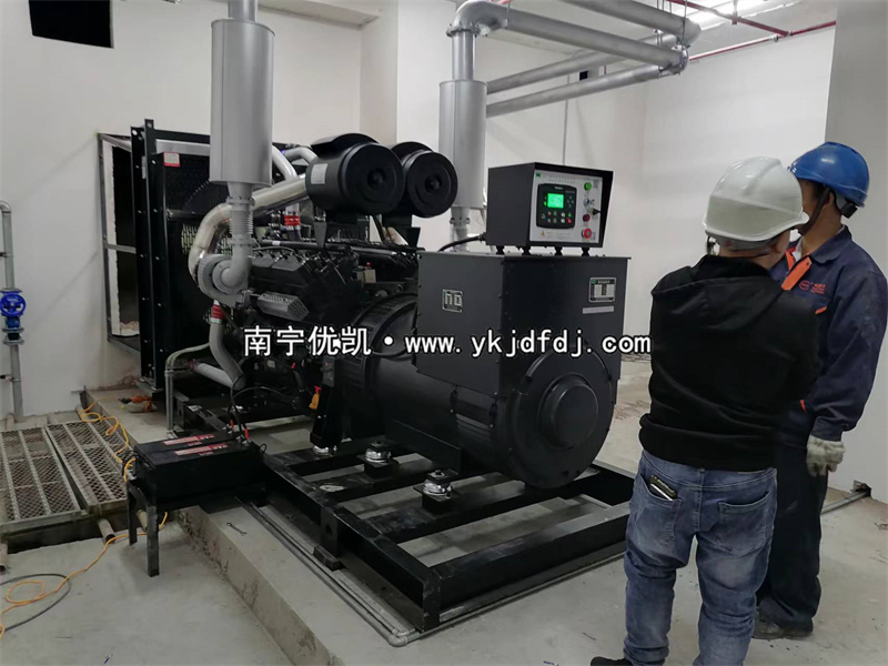 2023年11月17日，河池宜州項(xiàng)目550kw凱普柴油發(fā)電機(jī)組安裝調(diào)試