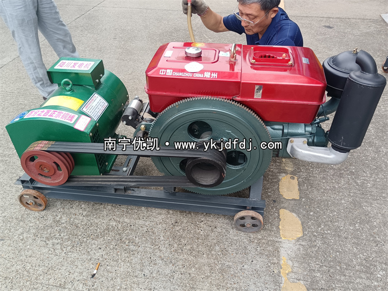 2024年5月16日，客戶到店自提一臺15KW單缸柴油發(fā)電機(jī)