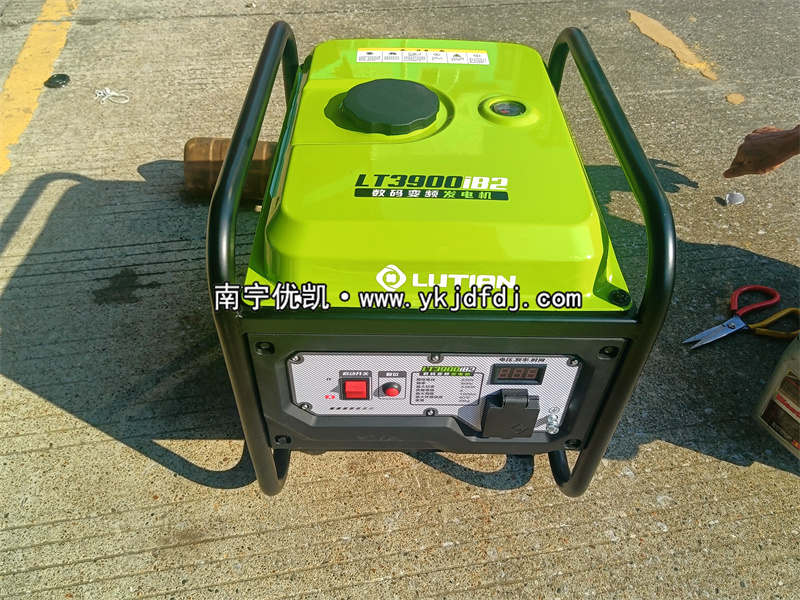 2024年10月11日，客戶到店自提3KW汽油變頻發(fā)電機