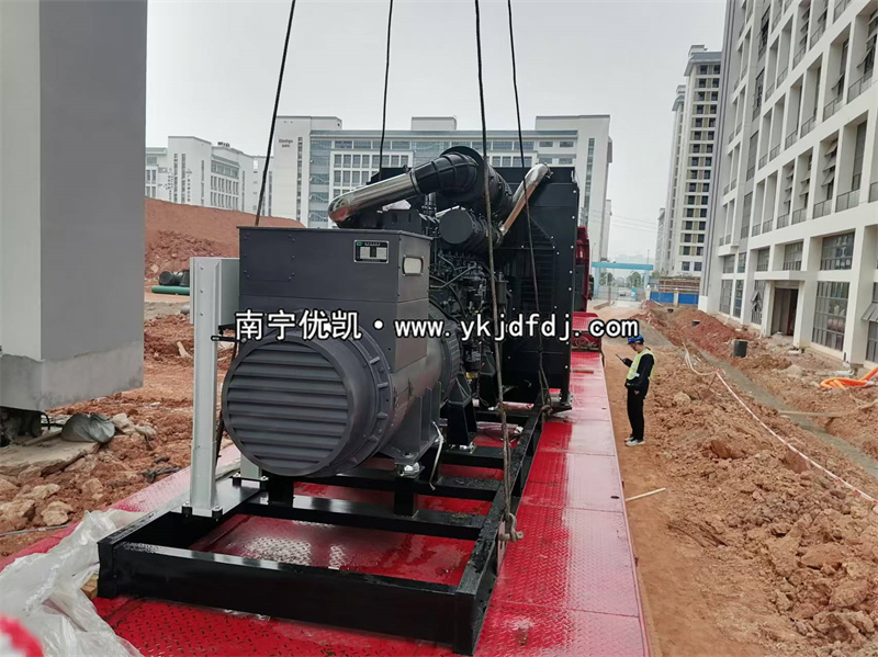 2024年11月6日，南寧項目1120KW上柴發(fā)電機組到貨安裝調試